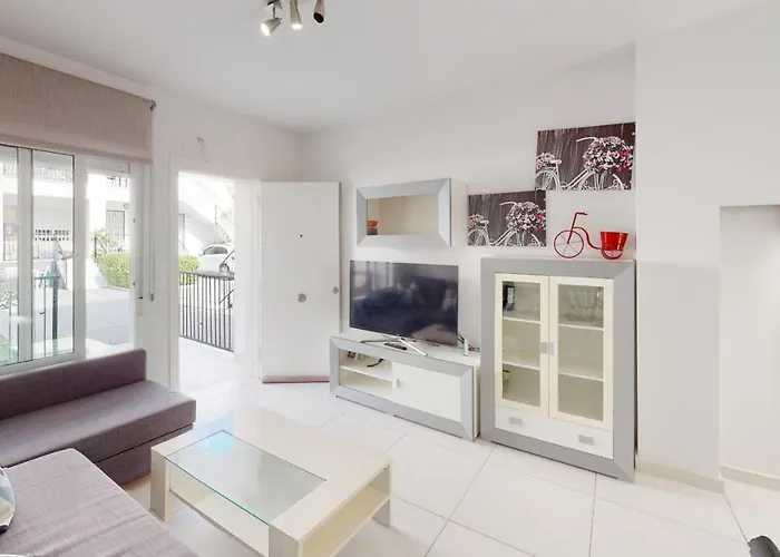 Vistabella 2 Bed Lower Apartment *